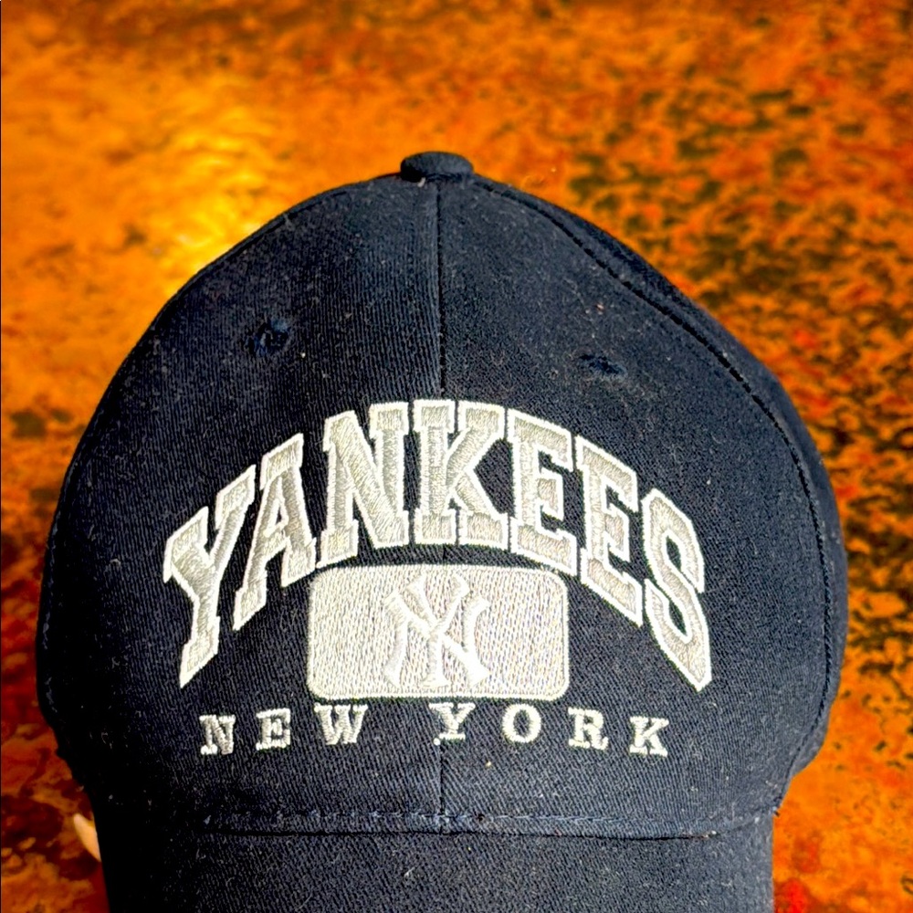 Genuine Merchandise Navy NY Yankees Cotton Vented Baseball Hat Embroidered Logo - Picture 2 of 8